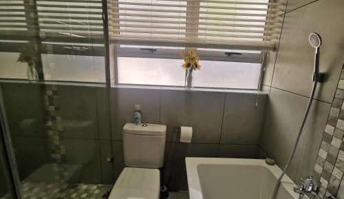 Deluxe Double Room (2 Adults + 1 Child)