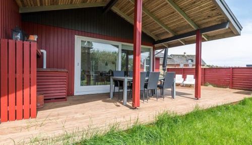 Three-Bedroom Holiday Home 