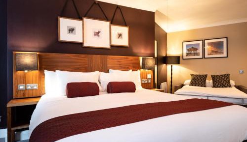 Family Room (2 Adults + 2 Children)