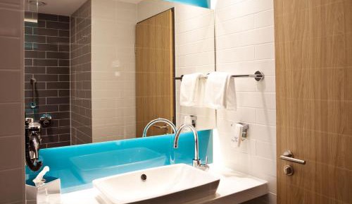 Standard Queen Room - First Floor