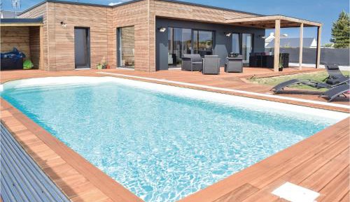 Three-Bedroom Holiday Home 