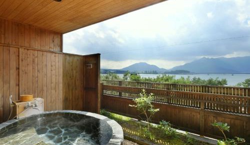 Japanese Room with Open Air Bath - Lake View