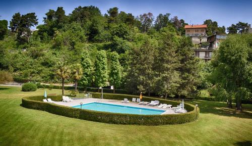 Apartment with Pool View 