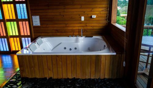 Deluxe Suite with Spa Bath