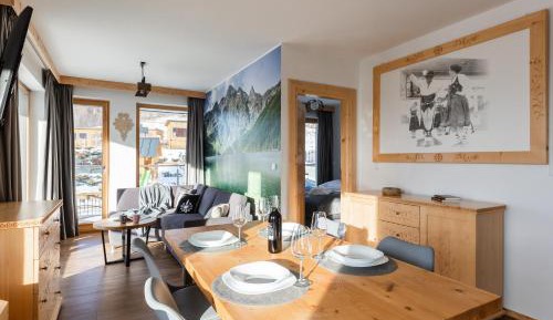 Apartment with Mountain View