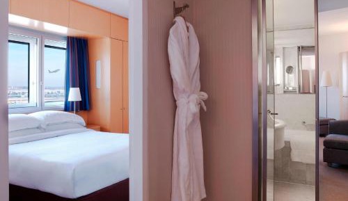 Junior Suite with Executive Lounge Access