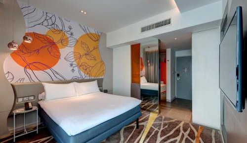 Family Room with Queen Bed and Bunk Bed