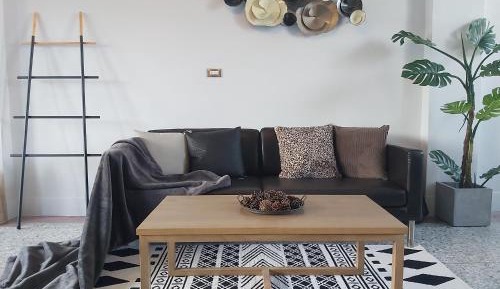 Deluxe Studio
