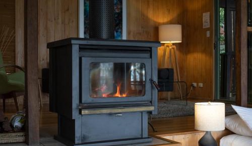 Studio Treehouse (All wheel drive vehicle required for this cabin)