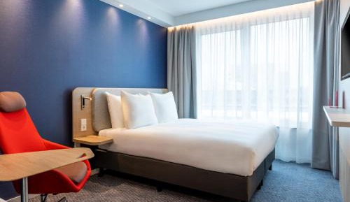 Standard Queen Room - Free Breakfast