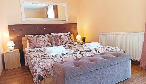 Apartment with Mountain View