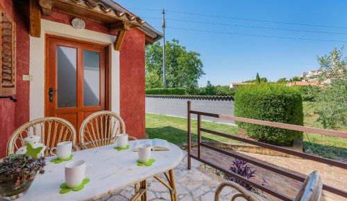 Apartment with Pool View 