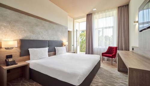 Superior Room with City View and Balcony