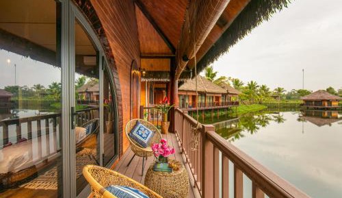 Deluxe Double or Twin Room with Lake View