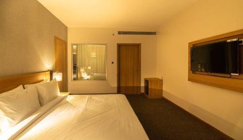 Suite with 15% off on laundry and mini bar & 20% off on spa services