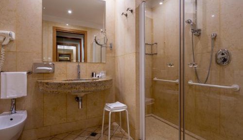 Connecting Family Rooms