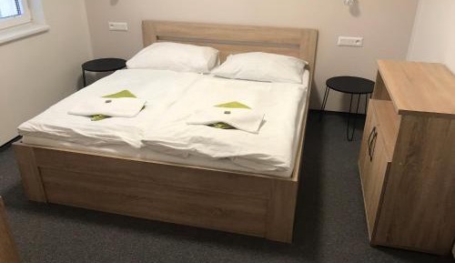 Apartment with Mountain View