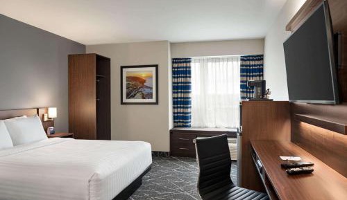 Queen Room - Mobility Access/Non-Smoking