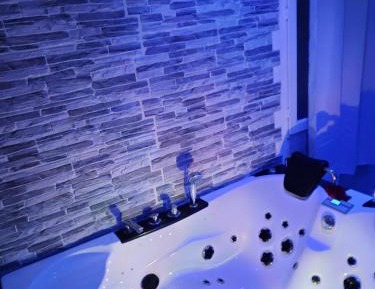 King Room with Spa Bath