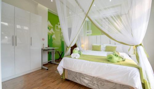 Queen Room with Pool View