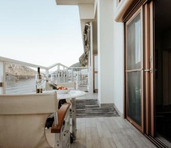 Suite (5 adults) with Jacuzzi and Sea view