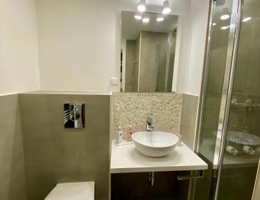 Apartment with Lake View