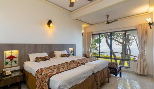 Deluxe Double or Twin Room with Mountain View