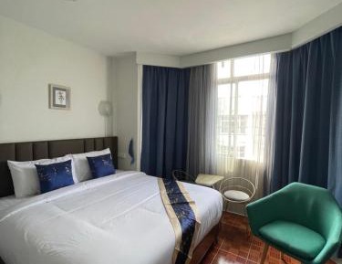 Family Room with Private External Bathroom