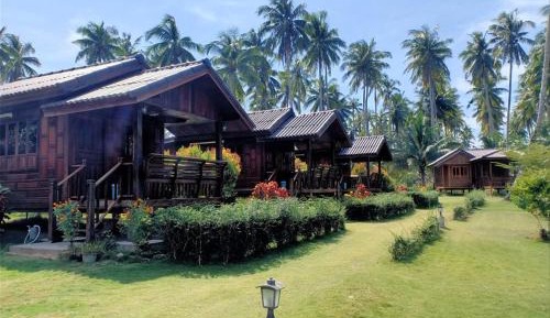 Bungalow with Garden View