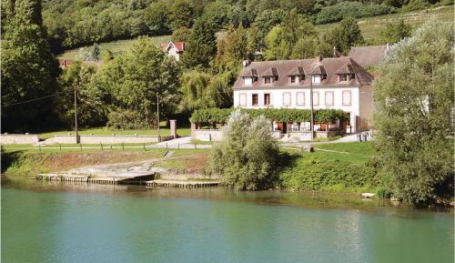 Four-Bedroom Holiday Home