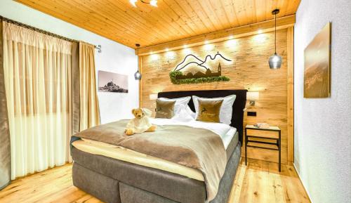 Apartment with Mountain View