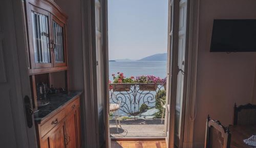 Apartment with Lake View