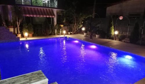 Bungalow with Garden View