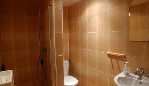 6-Bed Mixed Dormitory Room