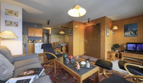 Apartment with Mountain View
