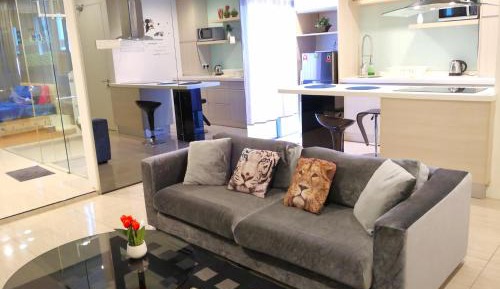 Apartment with Pool View 