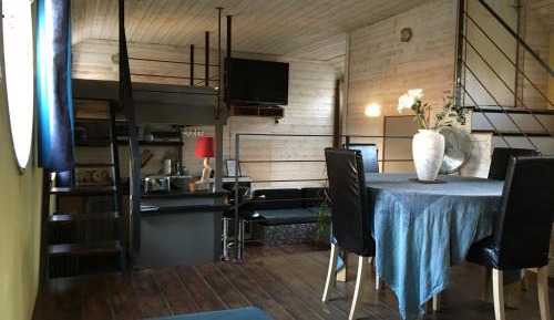 Apartment with Shower