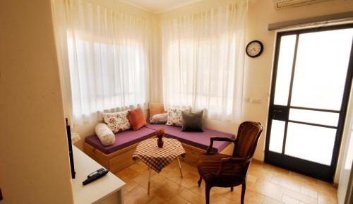 Studio with Mountain View