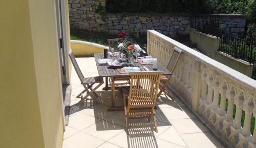 Apartment with Mountain View