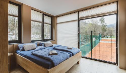 Apartment with Mountain View