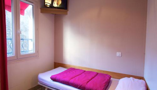 Single Room with Shared Bathroom