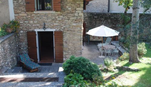 Apartment with Mountain View