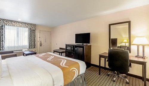 Deluxe King Room - Non-Smoking