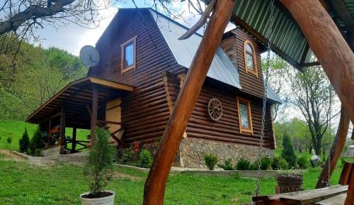 Apartment with Mountain View