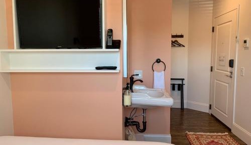 Queen Room - Disability Access