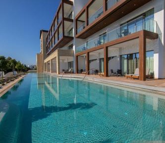 Suite with Pool View