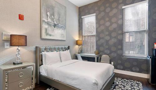 Standard Double Room with Shared Bathroom