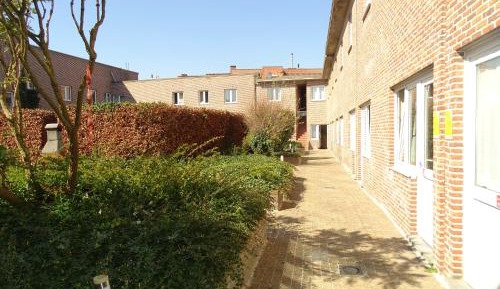 Business Studio Single