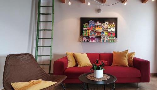 Apartment with Mountain View