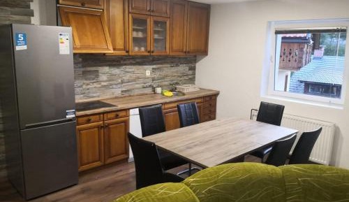 Apartment with Mountain View